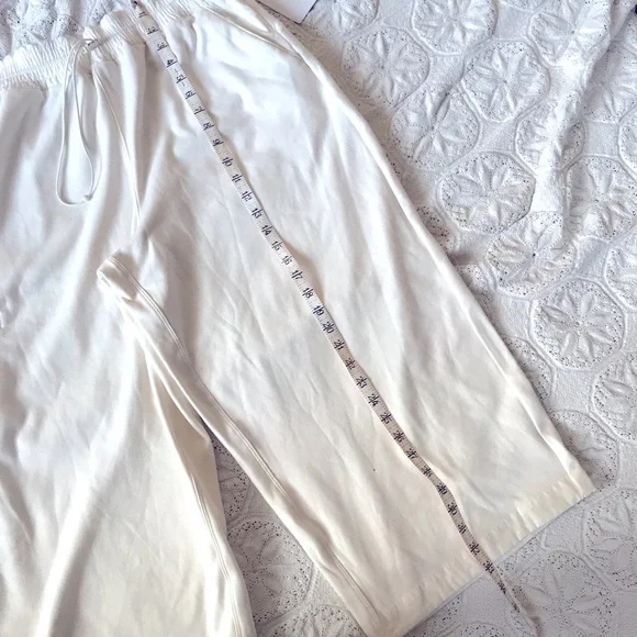 NWT Athleta wide leg sweatpants cropped white cream XL triumph hybrid capris - Picture 15 of 16